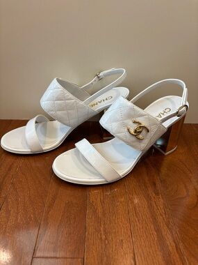 CHANEL White Patent Leather Block Heel Slingback Sandals with Gold CC Accent